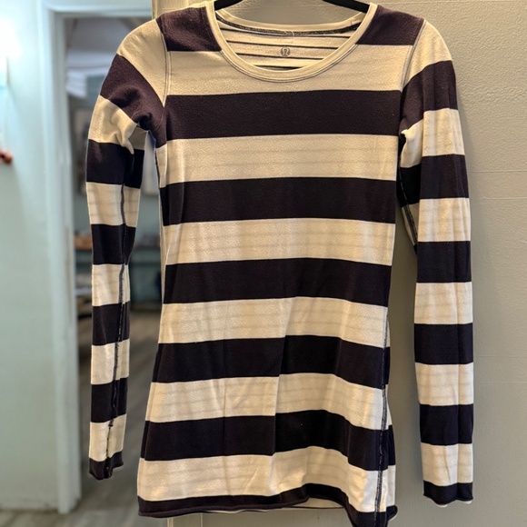 Lululemon reversible longsleeve - Picture 2 of 2